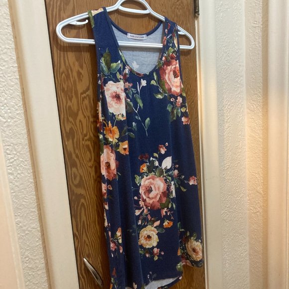 Chris & Carol  Women's Top Dark Blue Floral High Low Top - Picture 3 of 4